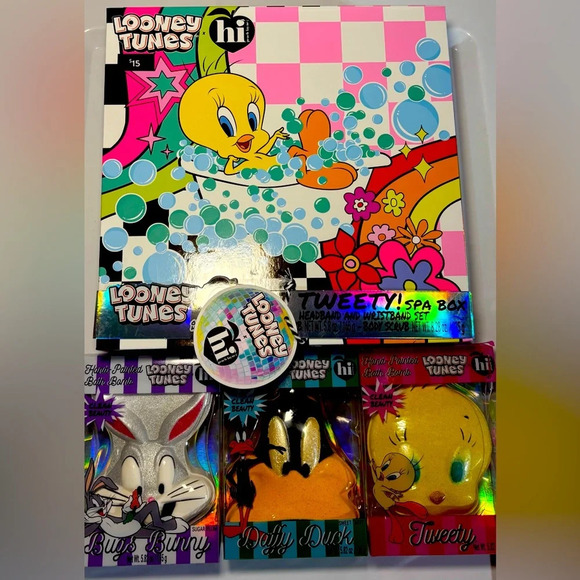 NWT Looney Tunes x Hi Peach Layne Bundle 3 Hand Painted Bath Bombs & Spa Box - Picture 1 of 11